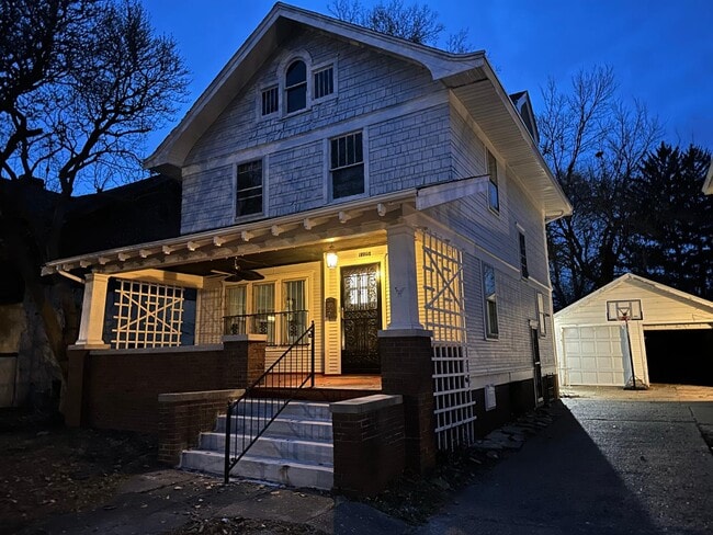 Photo - 1105 N Bourland Ave