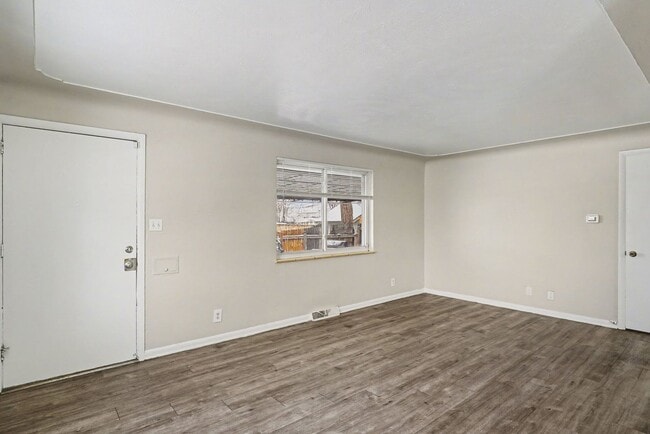 Photo - Front Unit - Duplex - 4bed 2bath - Finished Basement!