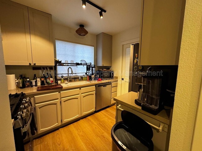 Photo - 706 Crocker Ave