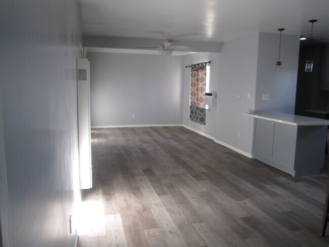 Photo - 720 W 214th St