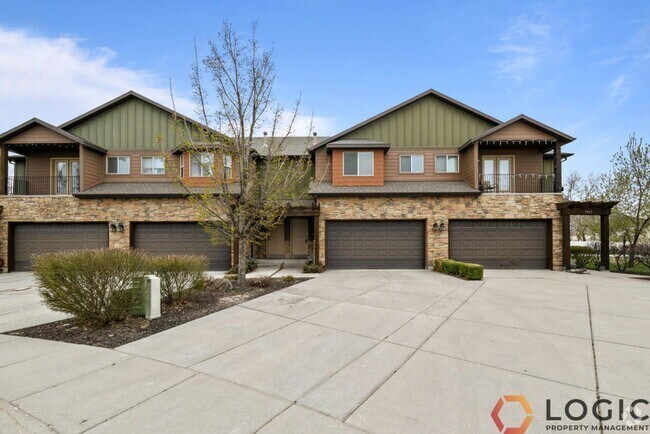Building Photo - Beautiful Townhome in Midvale!