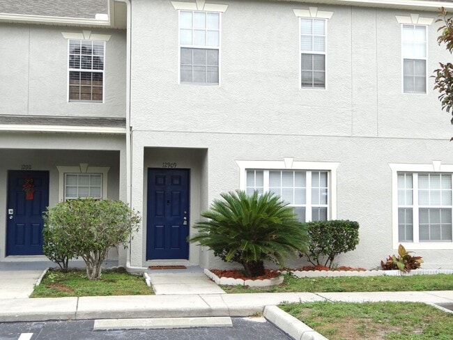 Photo - 3b / 2.5ba townhome in gated community