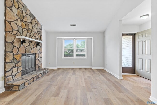 Photo - 1008 Fieldstone Ct SE