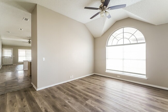 Photo - 4612 Parkmount Dr