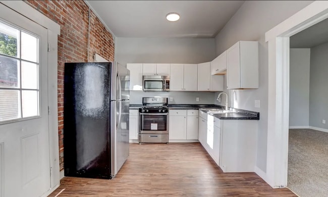 Building Photo - Park Apartments Unit 7