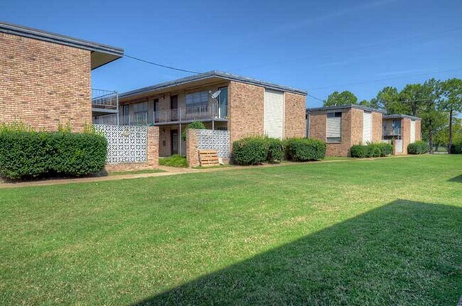 Photo - University Gardens Manor