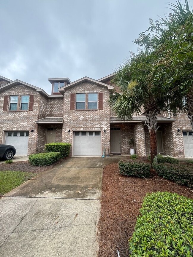 Building Photo - Schedule Today, GREAT Townhouse in Navarre!