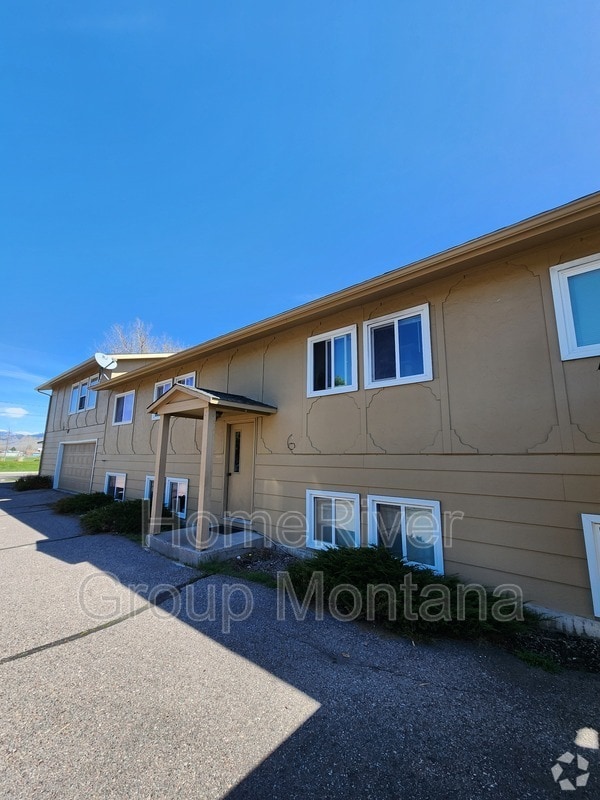 Building Photo - 913 Pattee Creek Dr Rental