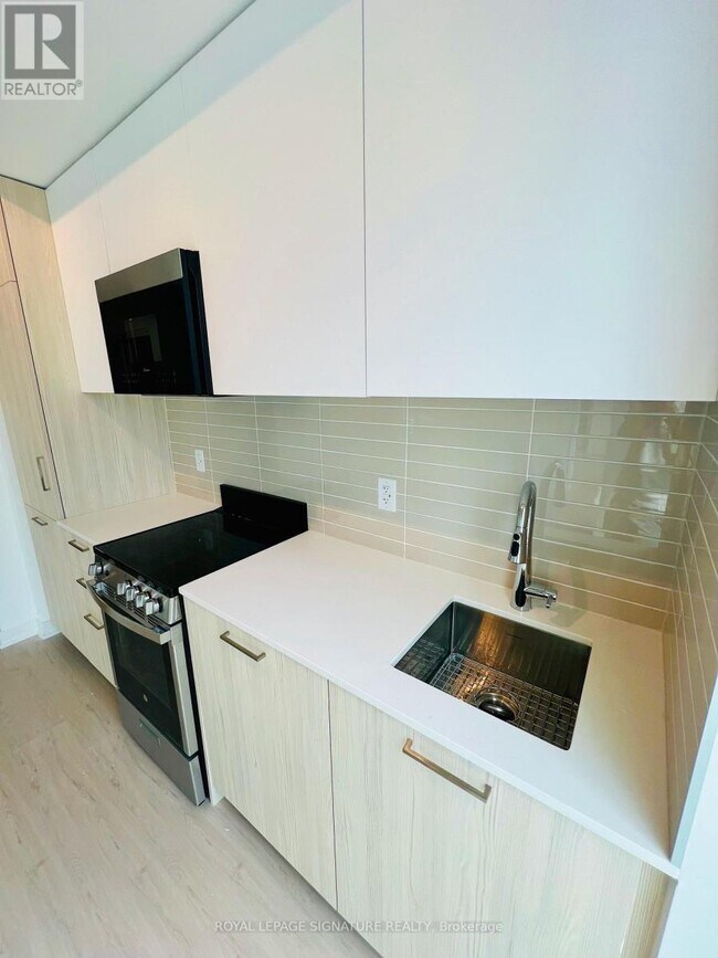 Photo - 65 Mutual St Unit 3006