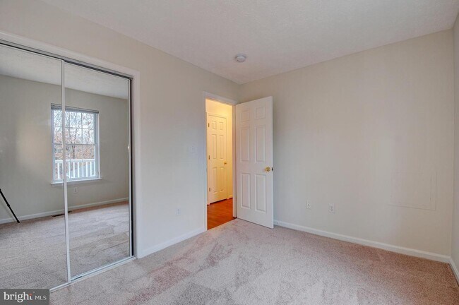 Photo - 121 Deer Hill Ct
