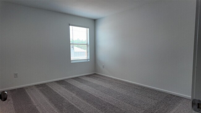 Photo - 15917 English Rose Rd
