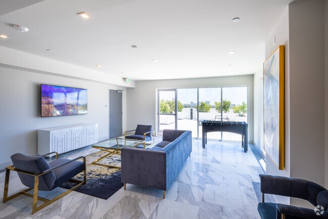 Entertainment Lounge