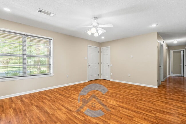 Photo - 2417 Meadow Dr