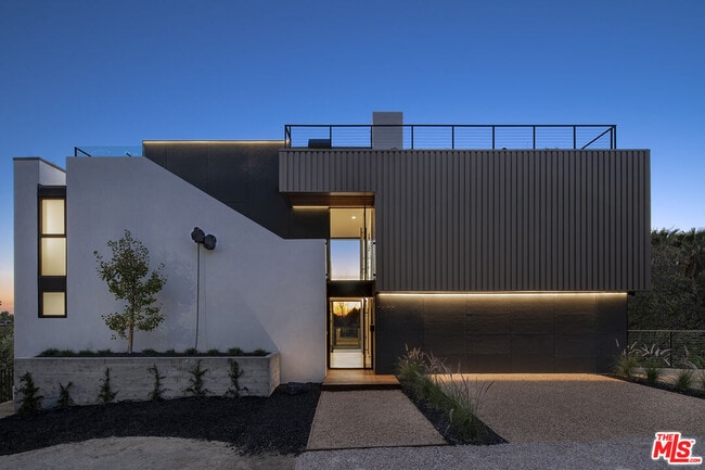 Building Photo - 2635 Hargrave Dr