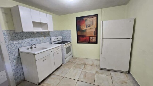Photo - 701 Tamiami Canal Rd