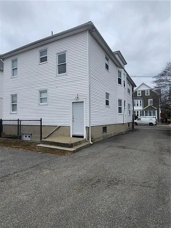 Photo - 45 E George St Unit #1