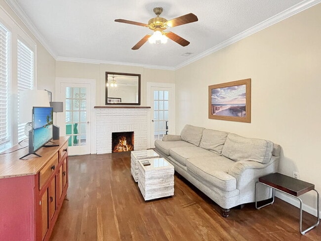 Photo - 521 E 49th St