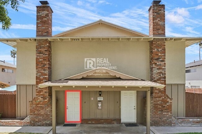 Building Photo - 3009 Canyon Crest Dr Unit A