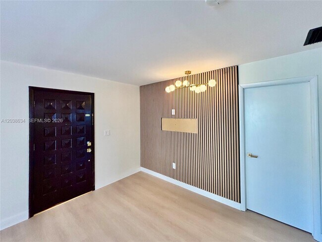 Photo - 910 SW 9th St