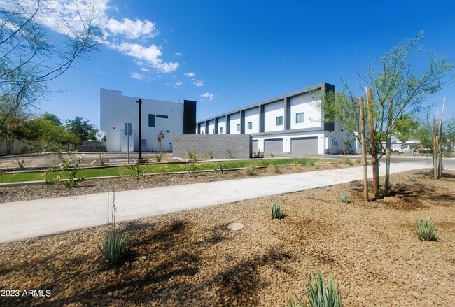 Building Photo - 777 W Coolidge St Rental