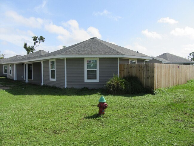 Building Photo - 1300 Grace Ave Unit 1300 A Grace Ave