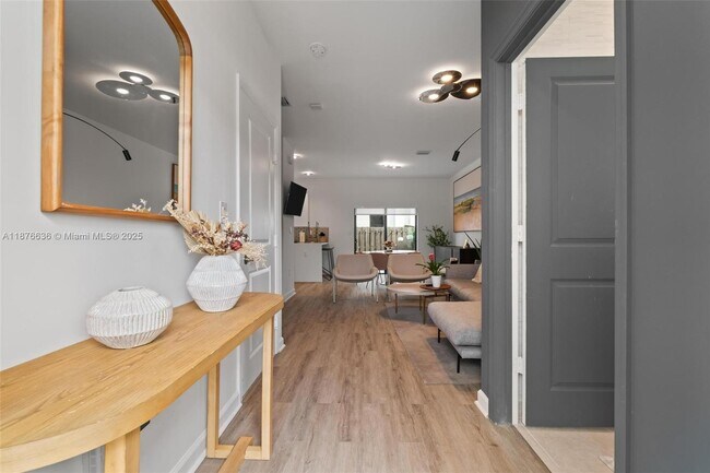 Photo - 403 NE 212th St