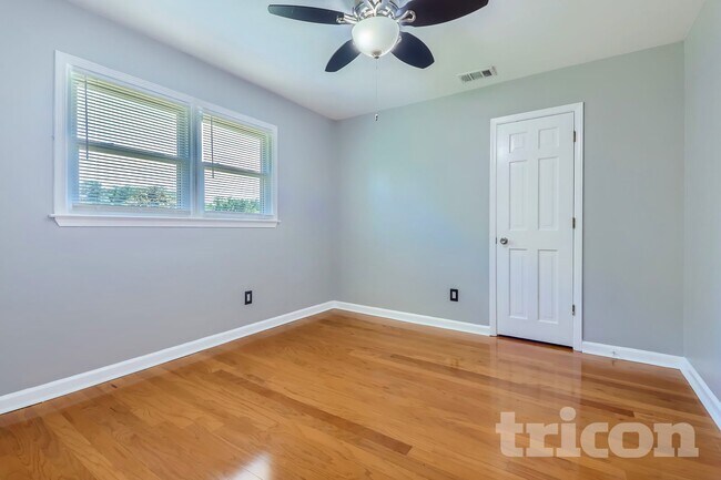 Photo - 130 Southwood Ct