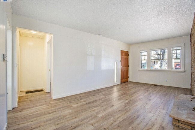 Photo - 60 Maitland Dr