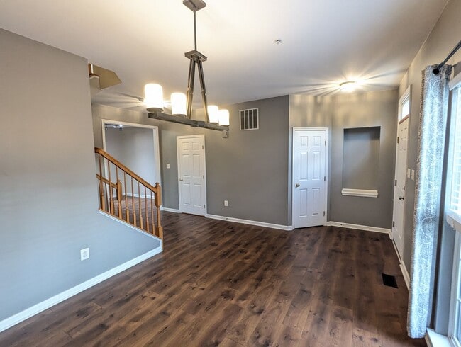 Photo - Beautifully maintained townhouse in Whittier available mid May!