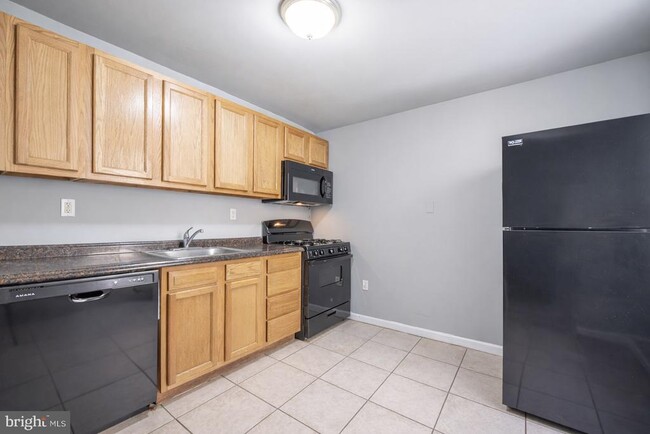 Photo - 48 E Scott St