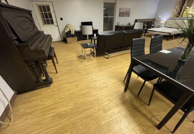 Photo - 2402 Pembroke Rd