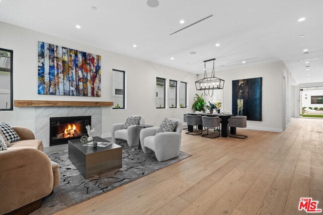 Building Photo - 4475 Mammoth Ave