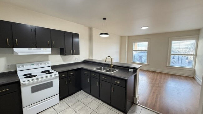 Building Photo - 73 St Paul St Unit 3