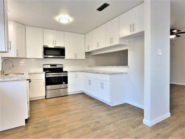 Photo - 604 Golfview Dr