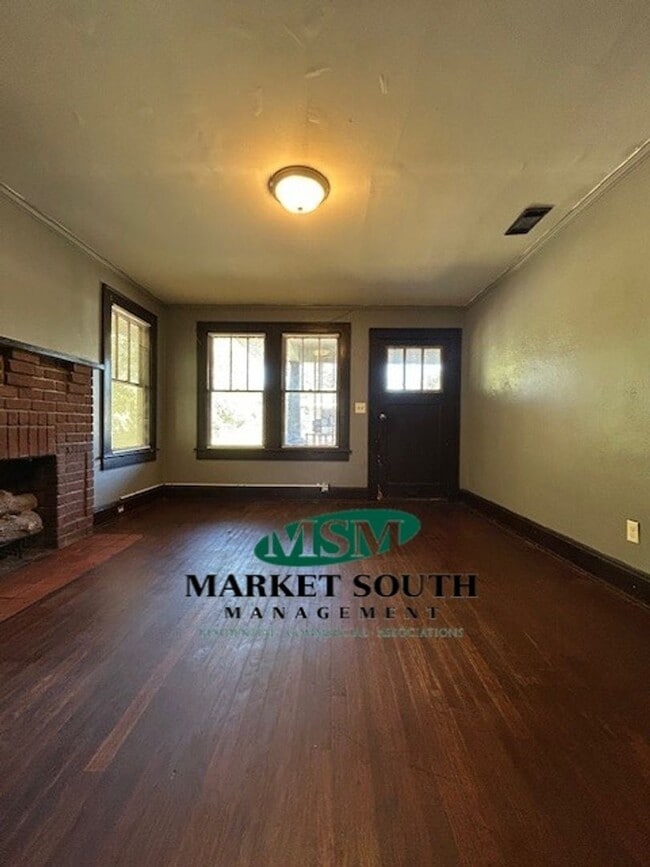 Photo - EASTSIDE BUNGALOW ON WALDBURG!