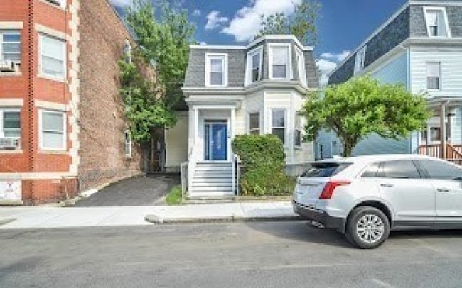 Building Photo - 5 Weld Ave Unit #1 Rental