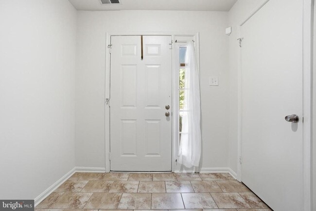 Photo - 10352 College Square