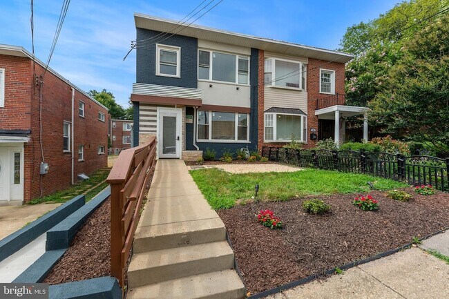 Photo - 53 Victor St NE