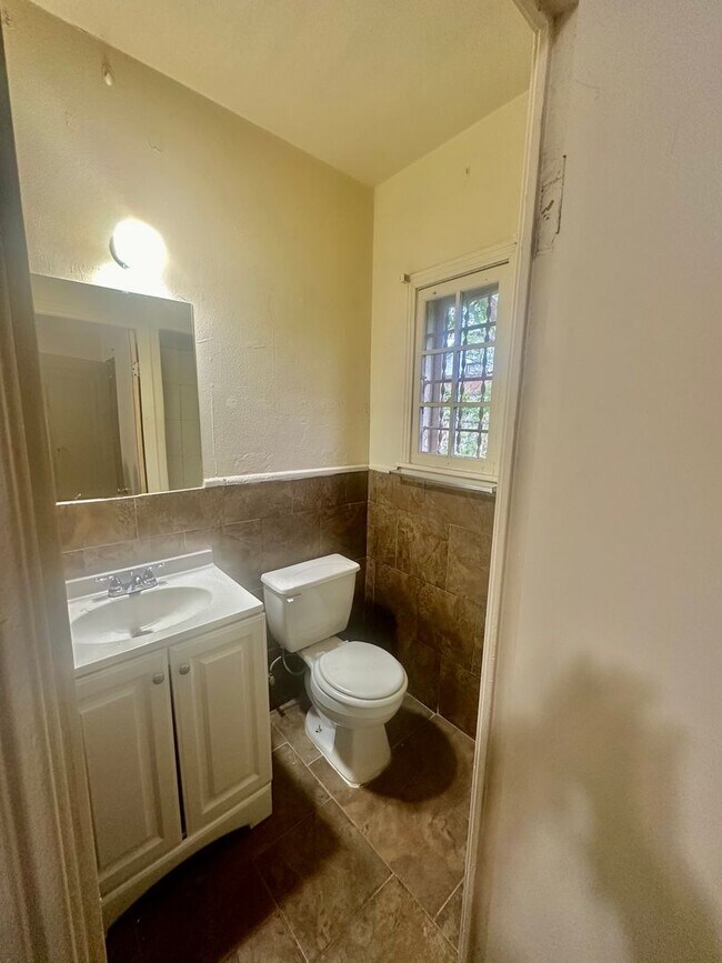 Photo - SEPTEMBER  HALF OFF First Month Rent .Stud...