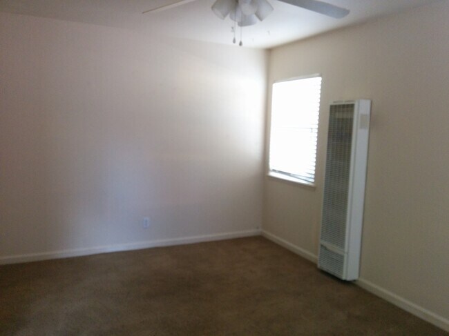 Photo - 307 E Adams St