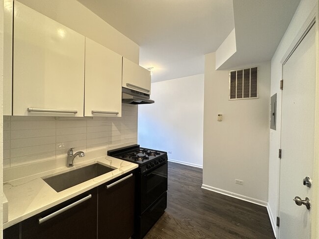 Photo - 5054 N Winthrop Ave Unit 503