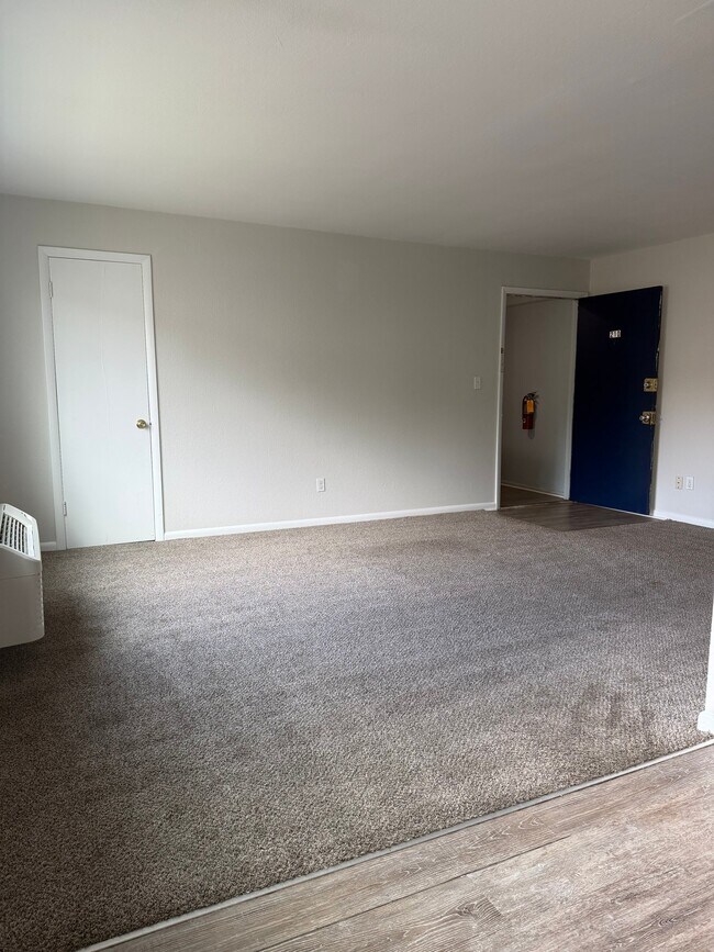 Building Photo - 2412 Azalea Garden Rd Unit 210