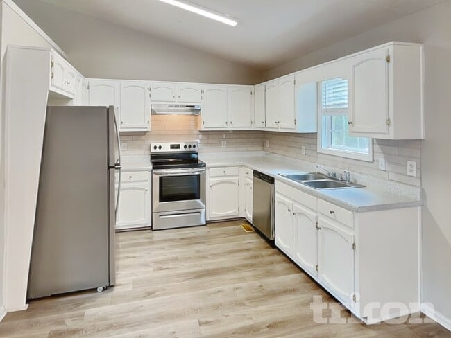 Photo - 676 Eagles Nest Cir