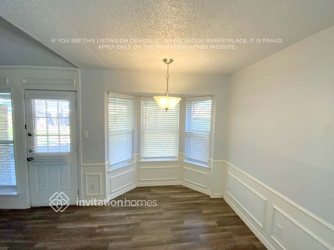 Photo - 340 NW Summercrest Blvd