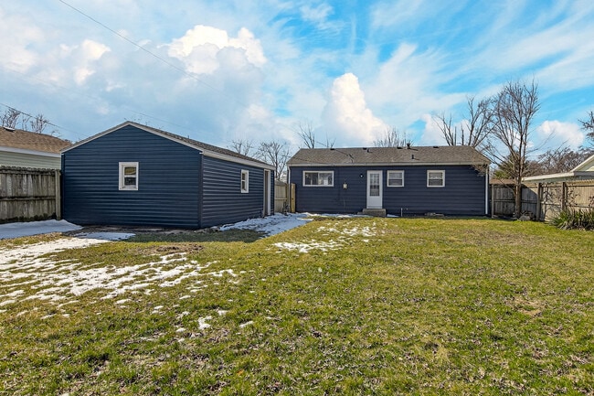 Photo - 7407 Saturn St