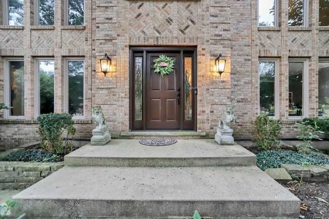 Photo - 985 Chapel Ct N