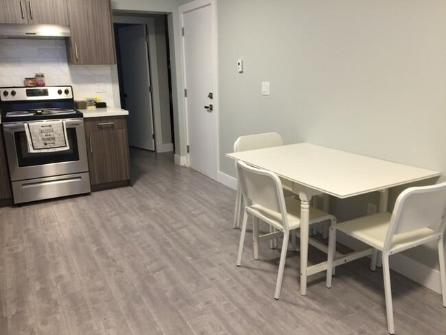 Photo - 12184-12210 210 St