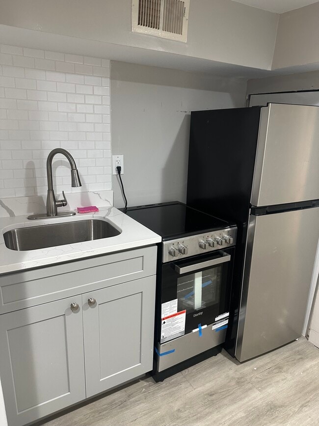 Building Photo - 2400 N Capitol St NW Unit RoomForRent