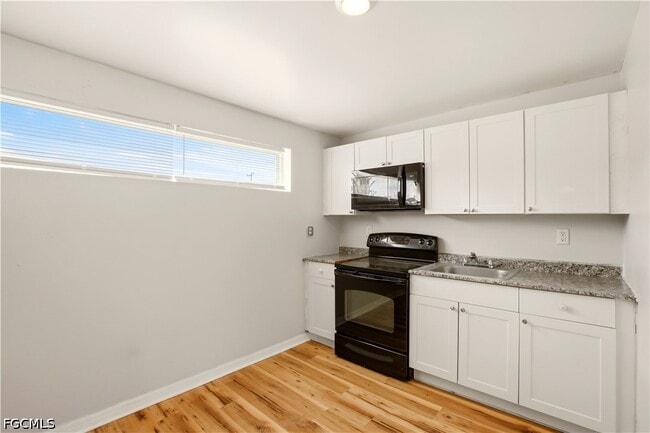 Building Photo - 1640 Daniels Dr