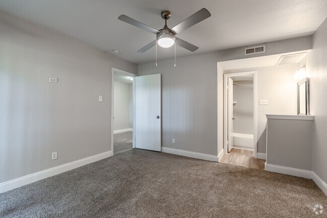 1BR, 1BA - 561SF - Bedroom